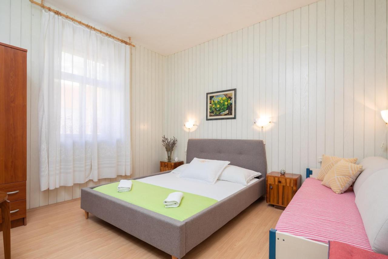 Appartamento Beach House Lemonade Jesenice  Esterno foto